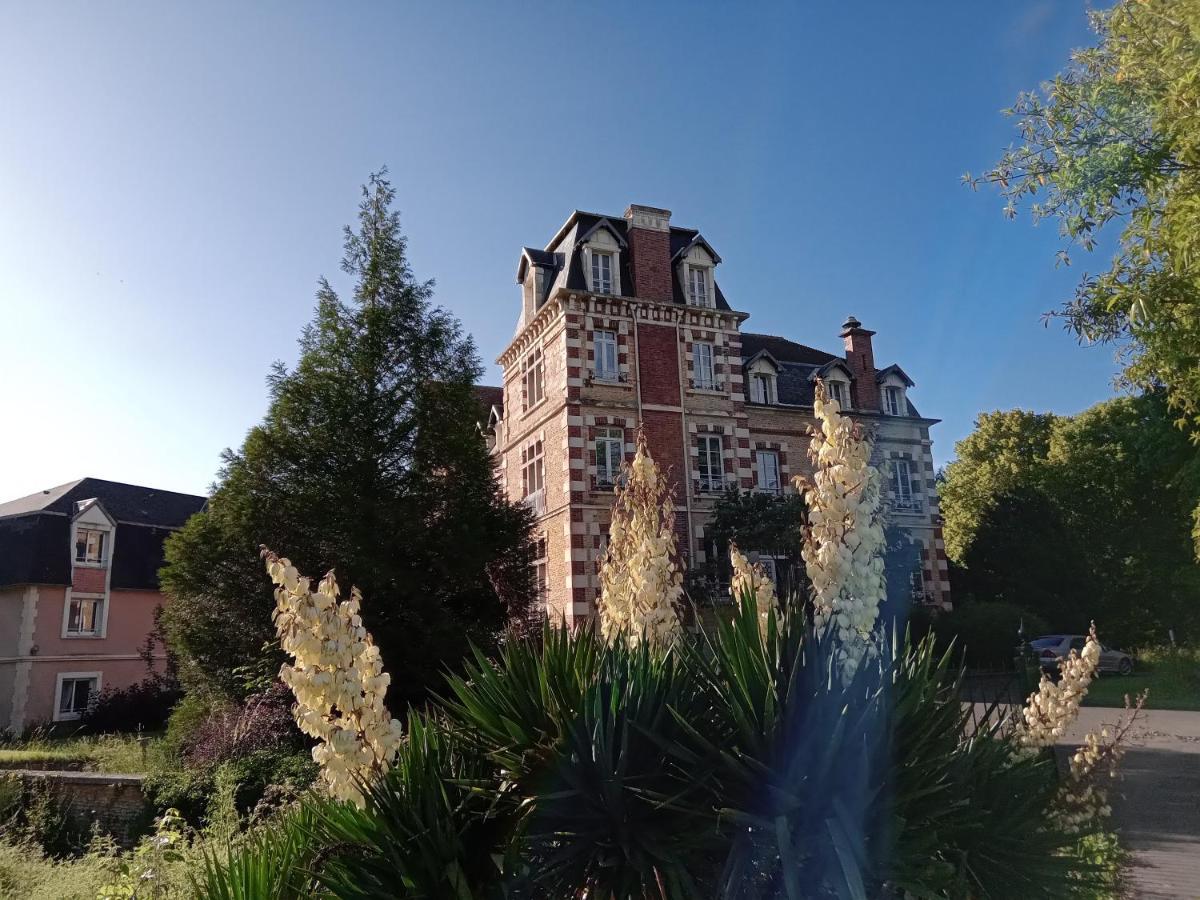 Residence Services Chateau Saint Pierre Oursin Vimont Exterior photo